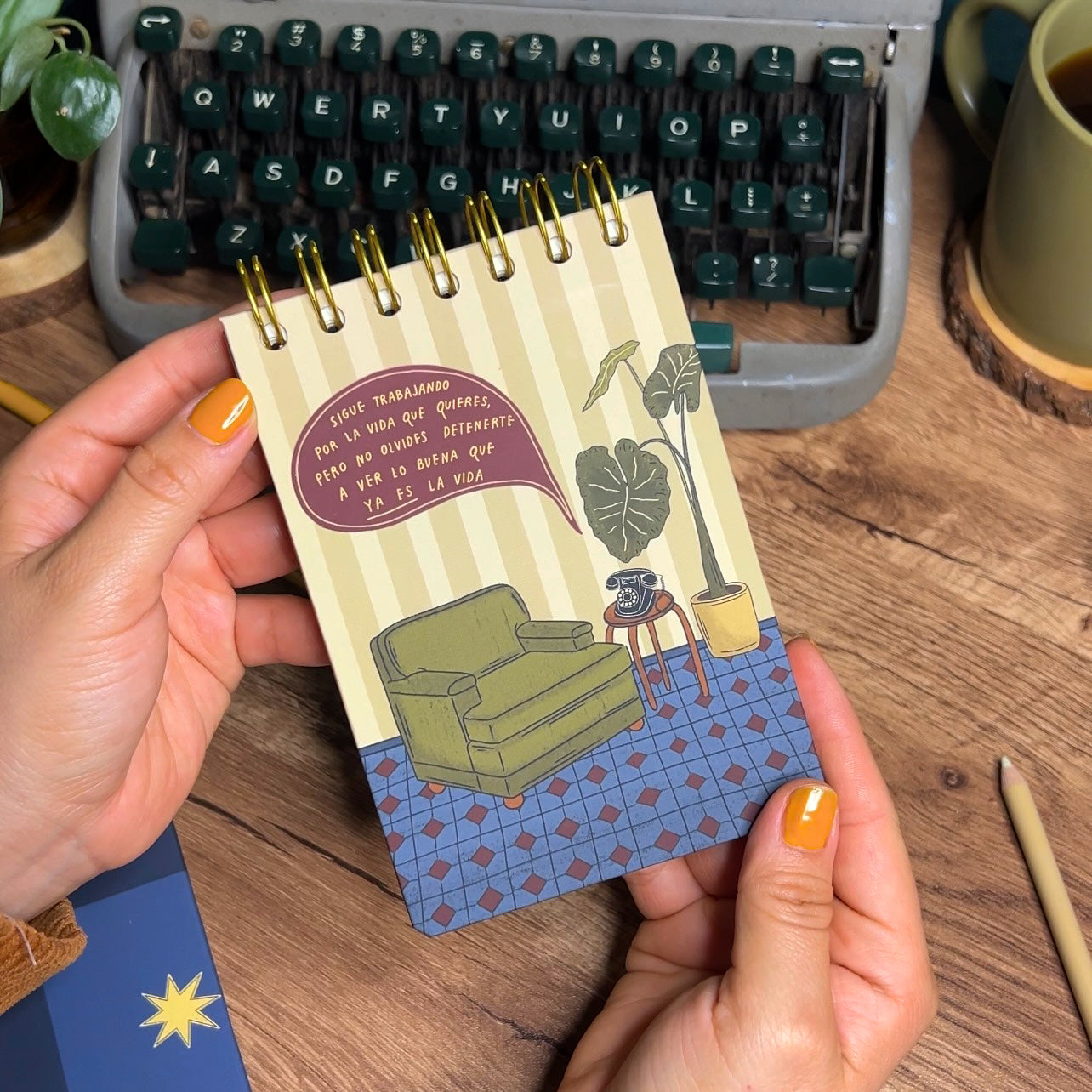 Libreta pasta dura MINI/ Sigue trabajando