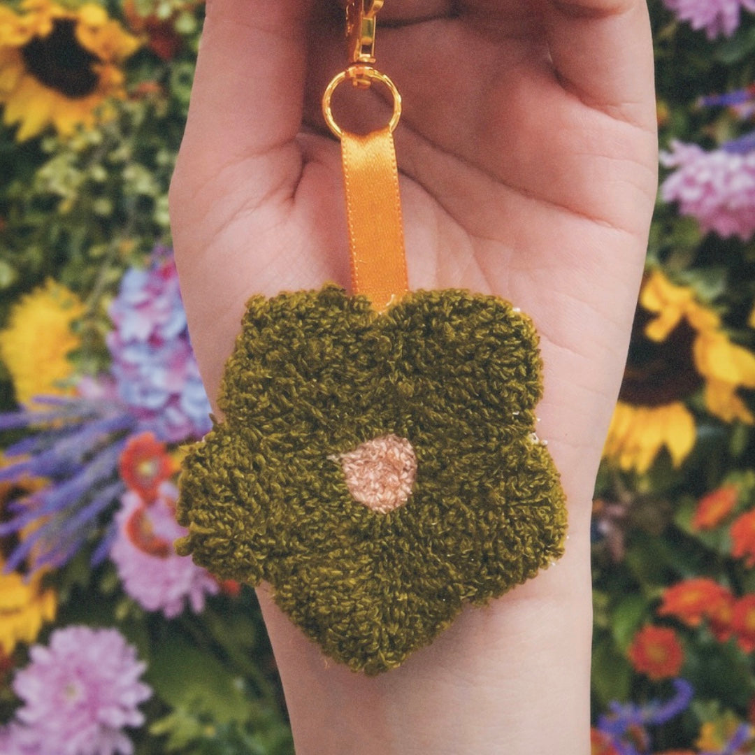 Taller presencial de bordado | Llavero flor