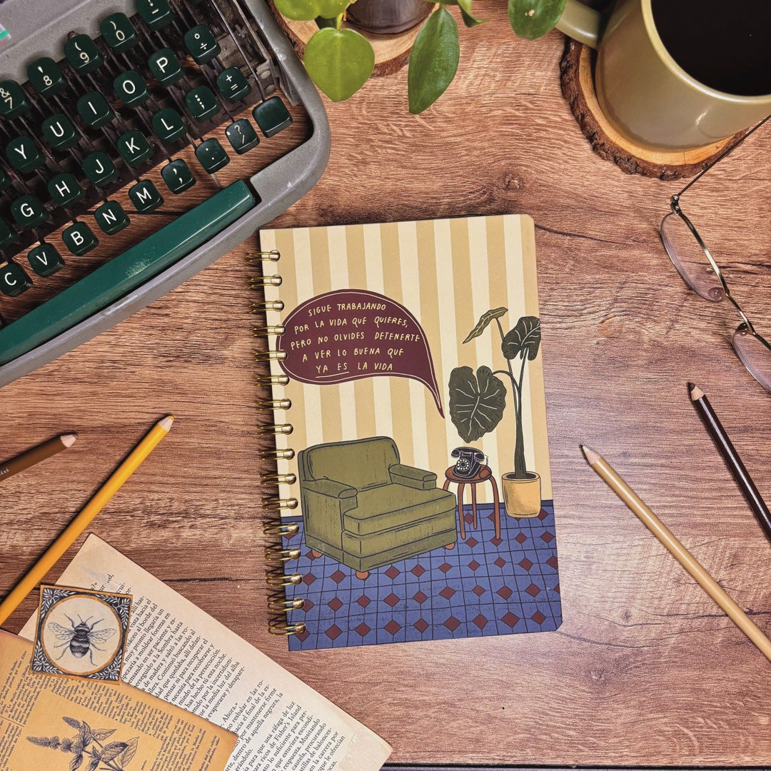 Libreta pasta dura/ Sigue trabajando