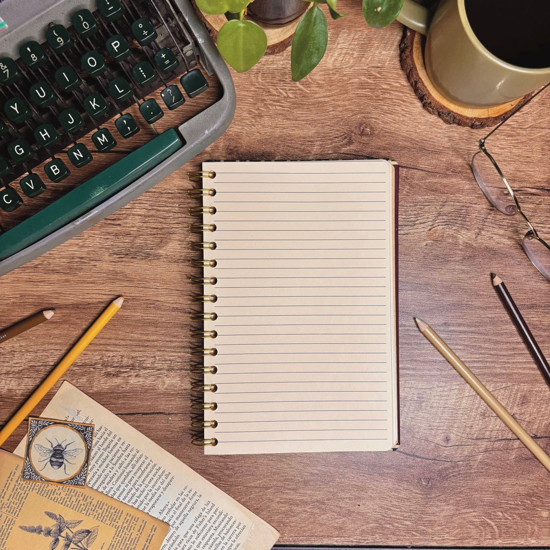 Libreta pasta dura/ Sigue trabajando